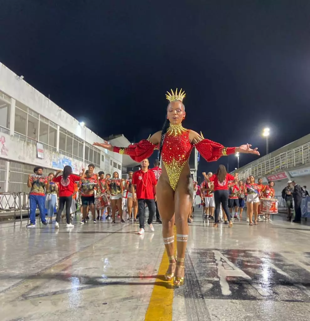 TATY ANNA FALA SOBRE SUA HISTÓRIA E VIVENCIA COMO RAINHA DE BATERIA NO CARNAVAL CAPIXABA
